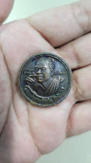 เหรียญหลวงพ่อคูณ ปริสุทโธ วัดบ้านไร่ จ.นครราชสีมา เหรียญกลมใหญ่ไม่มีห่วง รุ่นพุทธคุณ เนื้อทองแดงรมดำ ปี2536
สภาพสวยเดิมๆผิวหิ้งแห้ง รูปที่ 11