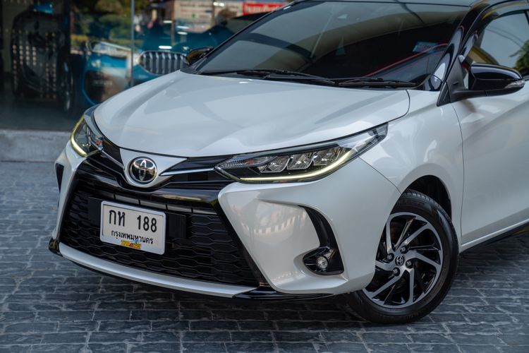Toyota Yaris 2021 1.2 Sport Premium Sedan เบนซิน ไม่ติดแก๊ส เกียร์อัตโนมัติ ขาว รูปที่ 2