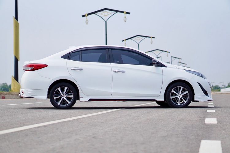 Toyota Yaris ATIV 2020 1.2 Sport Premium Sedan เบนซิน ไม่ติดแก๊ส เกียร์อัตโนมัติ ขาว รูปที่ 4
