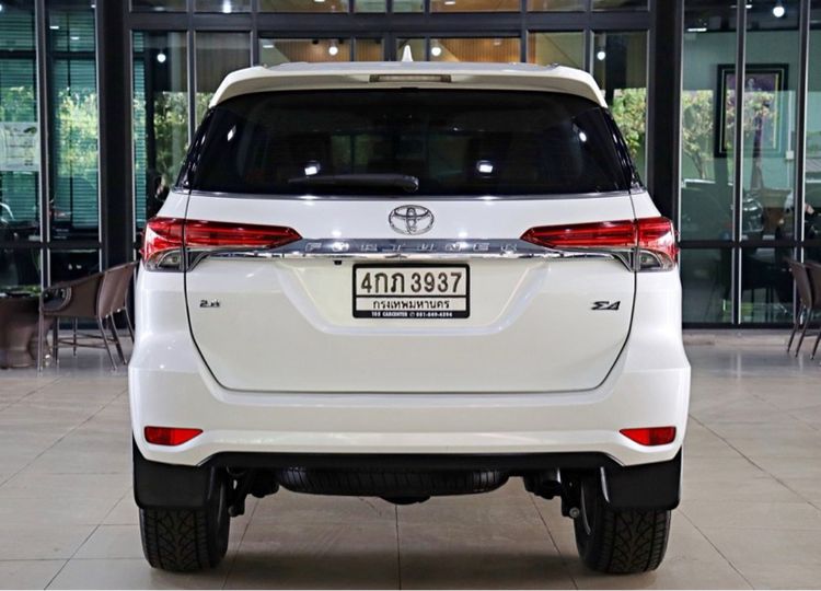 Toyota Fortuner 2015 2.8 V 4WD Utility-car ดีเซล ไม่ติดแก๊ส เกียร์อัตโนมัติ ขาว รูปที่ 3