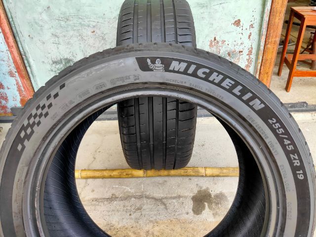 ยาง 255-45-19 ปี22  ปีแท้ ยี่ห้อ Michelin pilot sport 5 รูปที่ 7