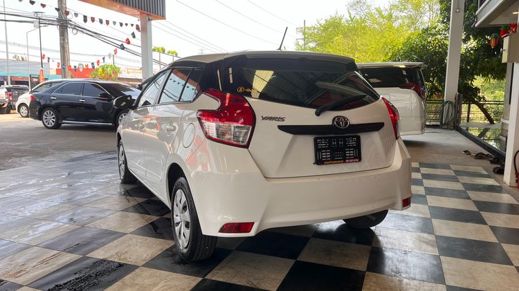 Toyota Yaris 2016 1.2 J Sedan เบนซิน ไม่ติดแก๊ส เกียร์อัตโนมัติ ขาว รูปที่ 3