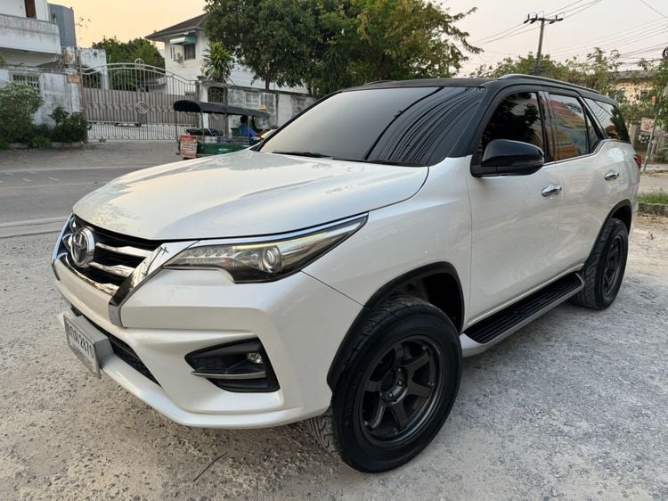 Toyota Fortuner 2018 2.8 TRD Sportivo Utility-car ดีเซล ไม่ติดแก๊ส เกียร์อัตโนมัติ ขาว