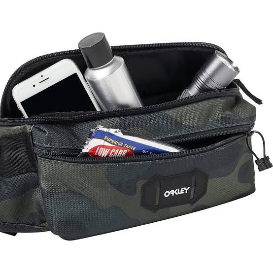 กระเป๋าสะพายคาดเอวหรือไหล่ Oakley Street Belt Bag สี Camo ของแท้100 รูปที่ 3