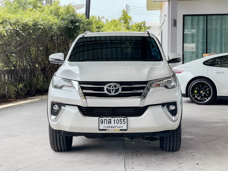 Toyota Fortuner 2018 2.4 V Utility-car ดีเซล ไม่ติดแก๊ส เกียร์อัตโนมัติ ขาว รูปที่ 2