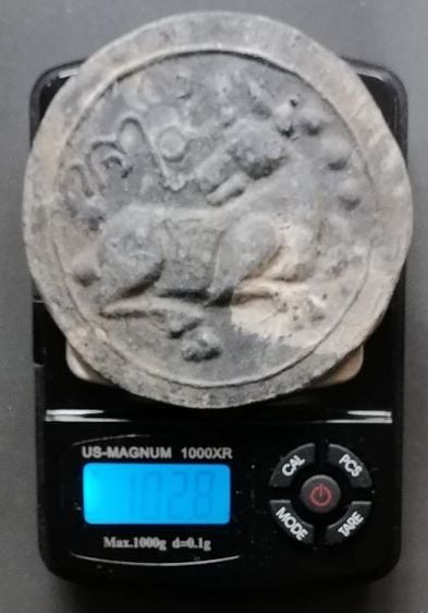 เหรียญโบราณ รูปหมา อักขระบนซ้าย ด้านหลังอักขระโบราณ รูปที่ 3