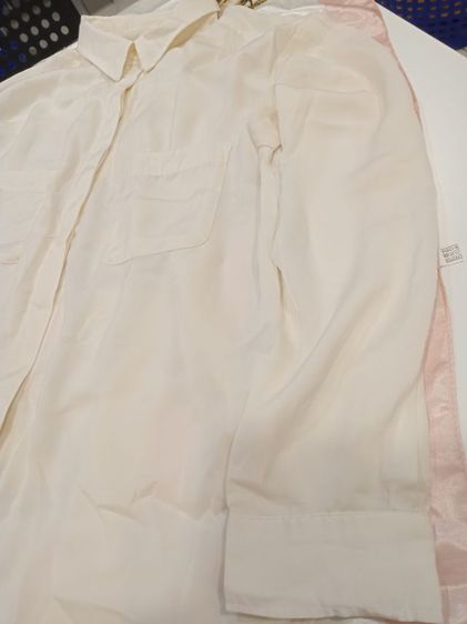 เสื้อผู้หญิงคอปก size XL สีครีม กระดุมหน้า กระเป๋าที่อกซ้ายขวา อก 40 ยาว 27 แขนยาว 21 ไหล่กว้าง 6.5 นิ้ว  สภาพดี รูปที่ 2