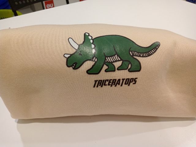 Shein Triceratops Sweatshirt เสื้อสเว็ตเชิ้ต สีครีม size M EUR 38 ,US 6  อก 46ยาว 32 แขน22 ไหล่กว้าง 9 นิ้วจากไหล่ แขนจั๊ม เอวจั๊ม รูปที่ 15