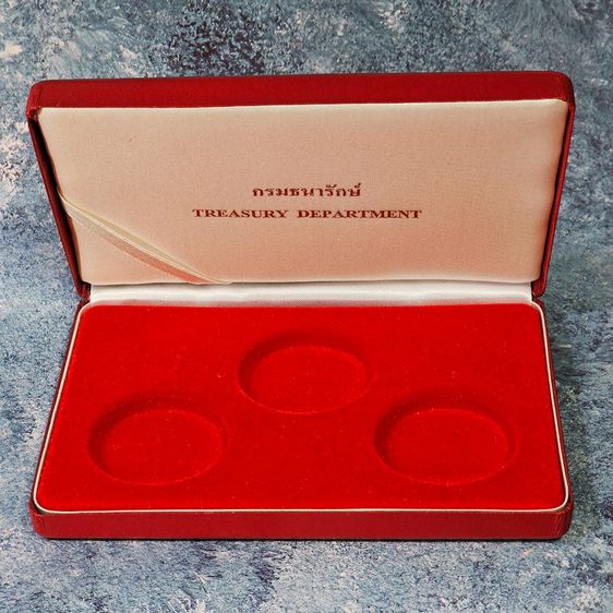 กล่องใส่เหรียญ กล่องเปล่า บรรจุเหรียญ 3 หลุม จากกรมธนารักษ์ สภาพผ่านใช้ รูปที่ 2