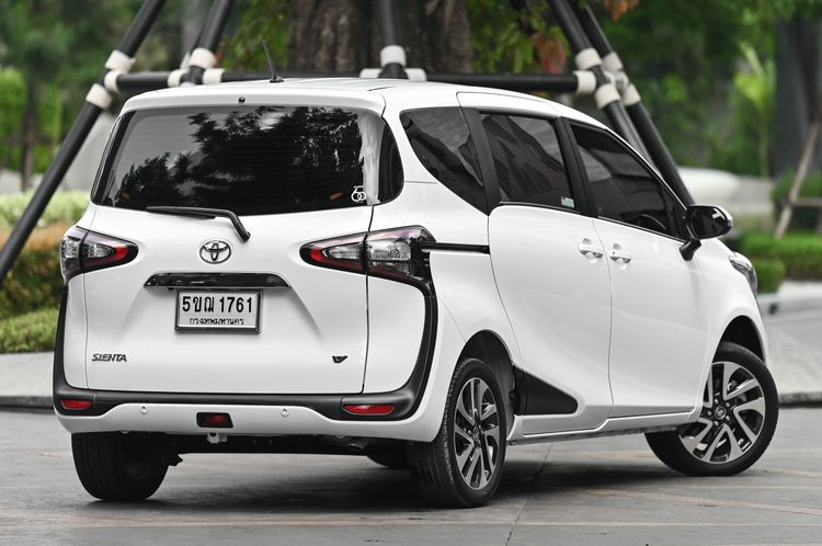 Toyota Sienta 2022 1.5 V Utility-car เบนซิน เกียร์อัตโนมัติ ขาว รูปที่ 3