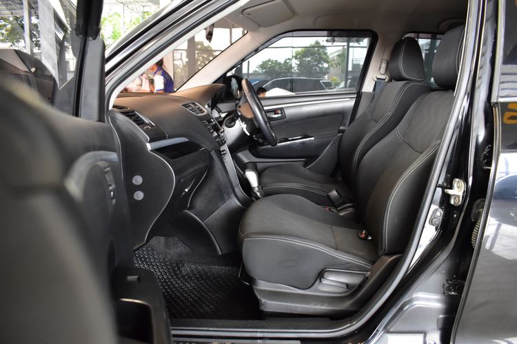 Suzuki Swift 2016 1.2 RX Sedan เบนซิน ไม่ติดแก๊ส เกียร์อัตโนมัติ ดำ รูปที่ 4