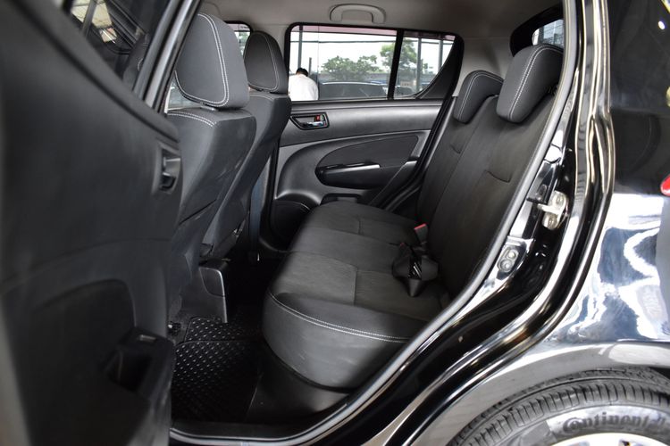 Suzuki Swift 2016 1.2 RX Sedan เบนซิน ไม่ติดแก๊ส เกียร์อัตโนมัติ ดำ รูปที่ 3