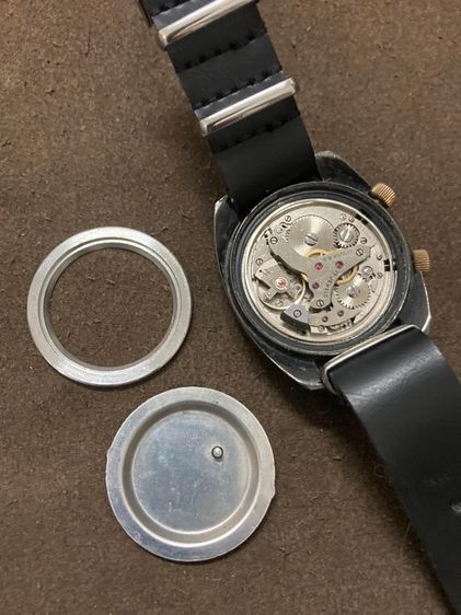 นาฬิกาไขลานปลุกแบรนดัง Vintage Sicura By Breitling ALARM DATE Black Pvd Hand Winding  17Jewels รูปที่ 3
