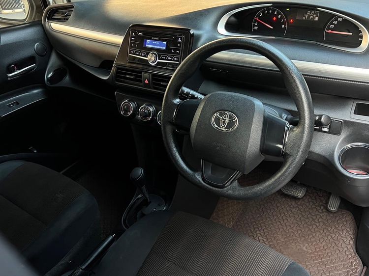 Toyota Sienta 2017 1.5 G Utility-car เบนซิน ไม่ติดแก๊ส เกียร์อัตโนมัติ ขาว รูปที่ 4