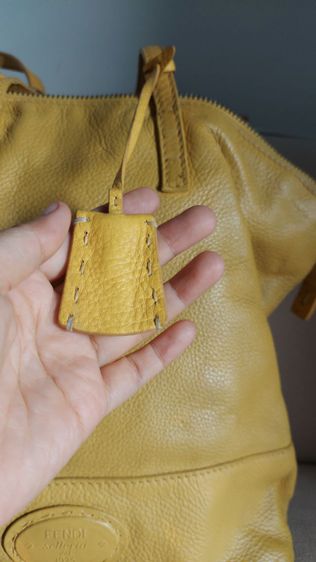 กระเป๋าถือ Fendi ใบใหญ่ รูปที่ 5