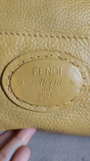 กระเป๋าถือ Fendi ใบใหญ่ รูปที่ 3