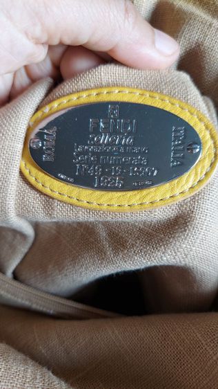 กระเป๋าถือ Fendi ใบใหญ่ รูปที่ 16