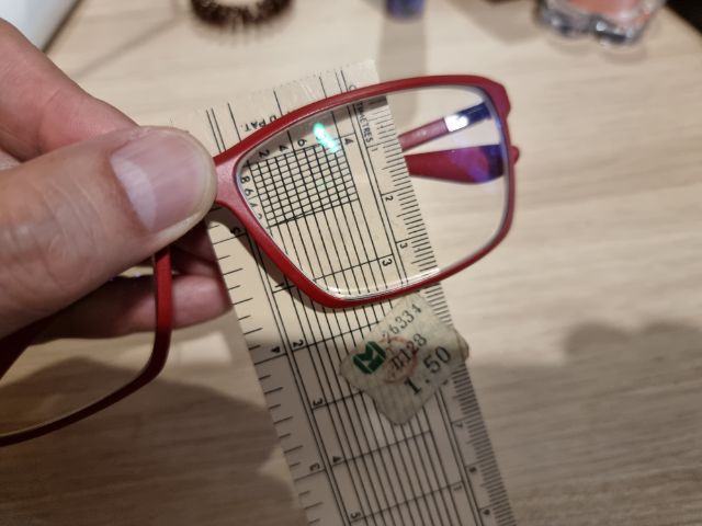 กรอบแว่นตา rayban สีแดง มือสองสภาพใหม่ไม่มีรอย แทบไม่ได้ใช้งาน รูปที่ 2