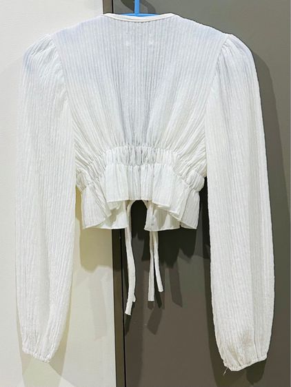 เสื้อคอปแขนยางสีขาว ผ้าท๊อฟฟี่มีฟองนม ผูกสายหน้า 2 เส้นเอวสม็อค อก 28-36 ยาว 14 นิ้ว  รูปที่ 2