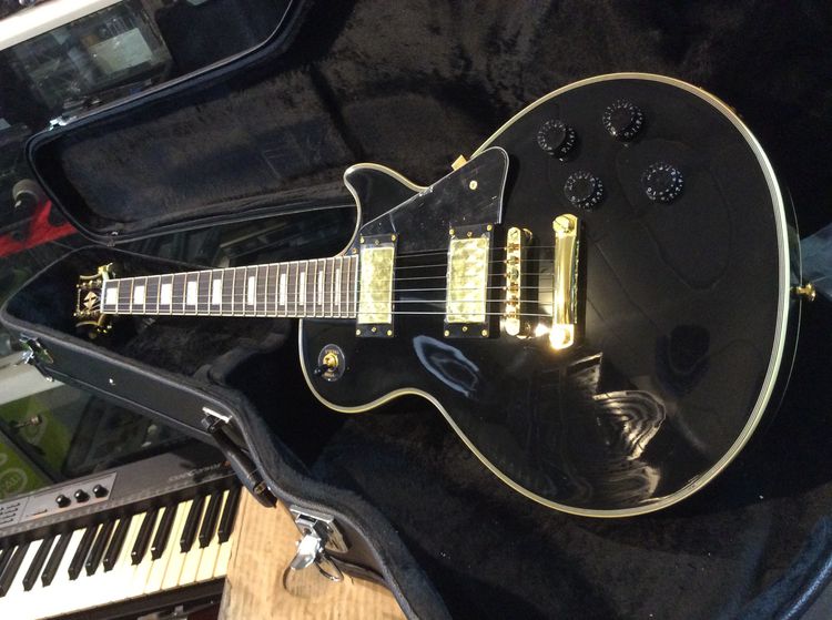 กีต้าร์ไฟฟ้า Gibson LP สีดำ พร้อมกล่อง สภาพ 90เปอเซ็นต์ ราคา 8,500บาท รูปที่ 2