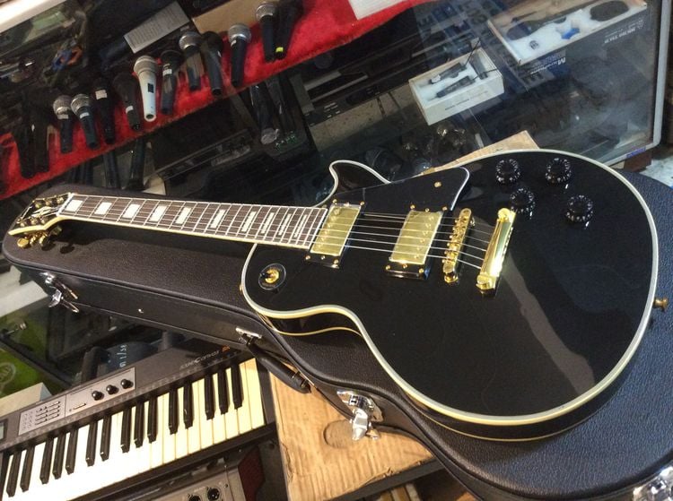กีต้าร์ไฟฟ้า Gibson LP สีดำ พร้อมกล่อง สภาพ 90เปอเซ็นต์ ราคา 8,500บาท รูปที่ 5