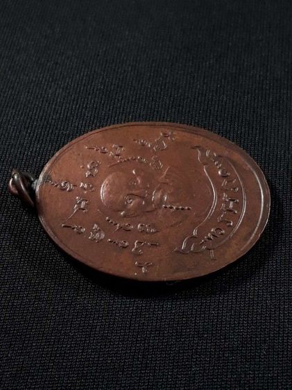 เหรียญหลวงพ่อหรุ่น เก้ายอด วัดอัมพวัน กรุงเทพฯ รุ่นแรก ปี2465 เนื้อทองแดงห่วงเชื่อมขอบกระบอกสภาพยังสวย รูปที่ 3