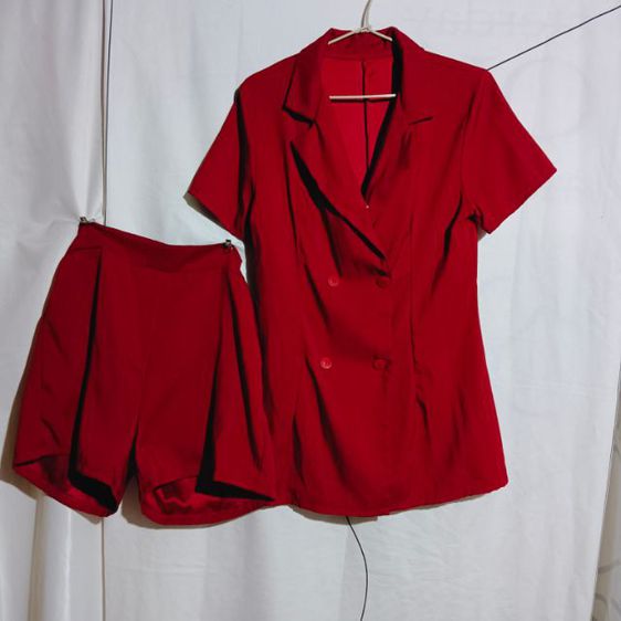 ชุดเซตเสื้อกึ่งสูทแขนสั้นสีแดง กางเกงขาสั้น