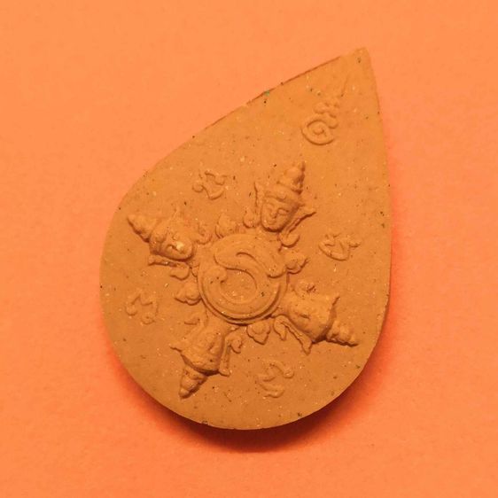 เหรียญเนื้อผง พระสุนทรีวาณี รุ่น เยือนอินเดีย สมเด็จธงชัย วัดไตรมิตร ปลุกเสก พศ 2558 พร้อมกล่อง รูปที่ 4