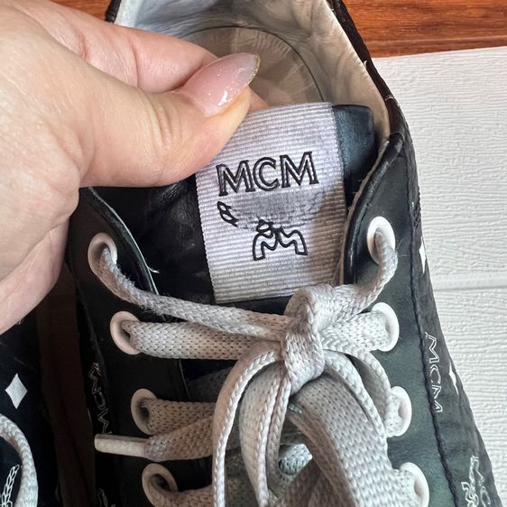 รองเท้า MCM มือสองของแท้ รูปที่ 9