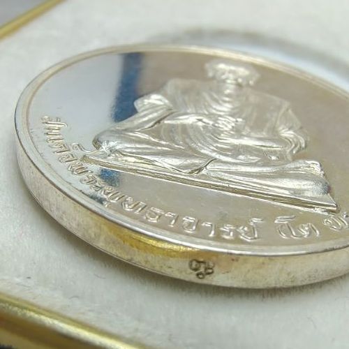 เหรียญสมเด็จโต หลังพระพรหม ออกวัดบวรฯ ปี36 เนื้อเงิน พร้อมกล่องเดิม รูปที่ 5