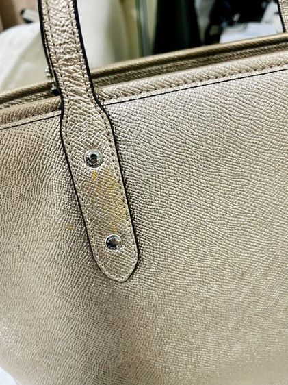กระเป๋า Coach City Zip Tote สีทอง ของแท้ล้านเปอร์เซ็นต์ ของแม่ค้าใช้เอง รูปที่ 10