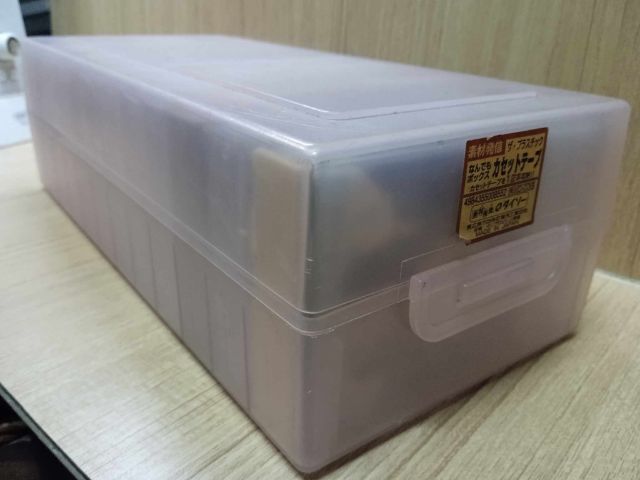 vายกล่องเก็บม้วนเทปพกพาจากญี่ปุ่น ภายในมีร่องเสียบม้วนเทป 12ม้วน มีฝาปิดกันน้ำกันฝุ่น สภาพดี รูปที่ 4