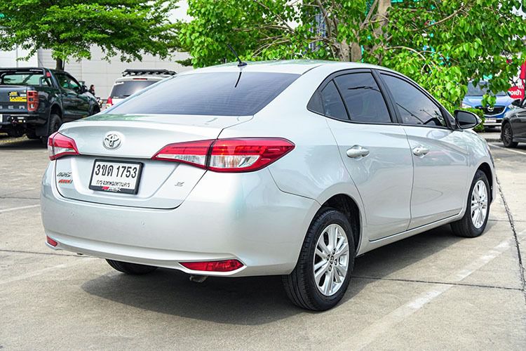 Toyota Yaris ATIV 2018 1.2 E Sedan เบนซิน ไม่ติดแก๊ส เกียร์อัตโนมัติ เทา รูปที่ 3