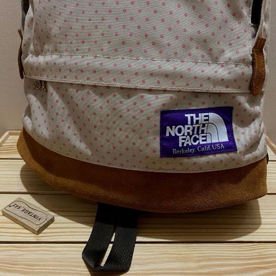 กระเป๋า​เป้​ แนววินเทจ​ THE​ NORTH​ FACE​  Purple Label Daypack กว้าง 11"  สูง​ 16.5" เป้สะพายหลัง​ รุ่นนี้มีขายในญี่ปุ่น​ ก่อนเป็นหนังกลับ รูปที่ 4