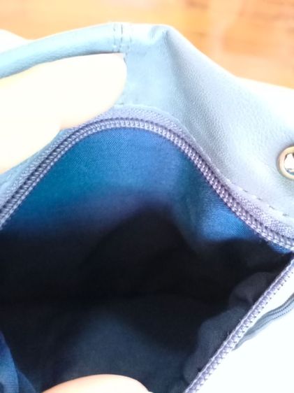กระเป๋าสะพายยาวหนังแท้สีฟ้าเทา รูปที่ 3