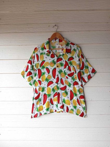Hawaii  เสื้อฮาวายอเมริกาผ้า สีขาว ลายแตงโมและสับปะรด รูปที่ 2