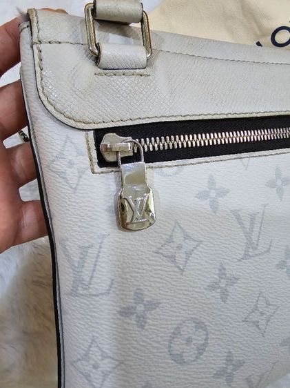 Louis Vuitton White Taigarama Monogram Flap Messenger Bag ปี2020 รูปที่ 17