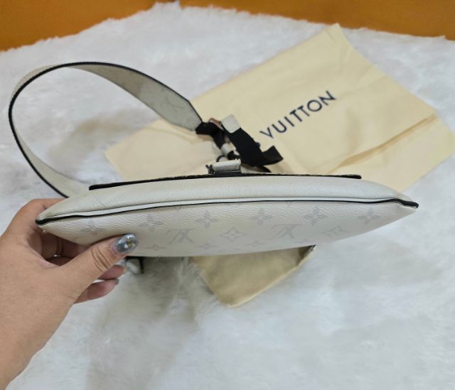 Louis Vuitton White Taigarama Monogram Flap Messenger Bag ปี2020 รูปที่ 9