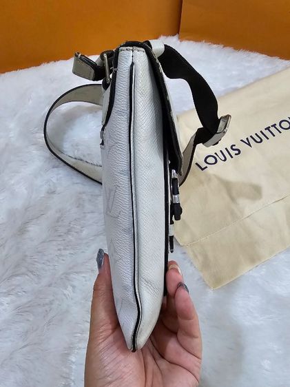 Louis Vuitton White Taigarama Monogram Flap Messenger Bag ปี2020 รูปที่ 8
