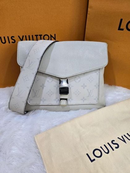 ขาว Louis Vuitton White Taigarama Monogram Flap Messenger Bag ปี2020