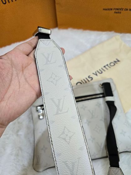 Louis Vuitton White Taigarama Monogram Flap Messenger Bag ปี2020 รูปที่ 16