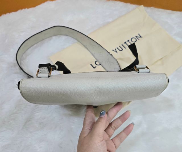 Louis Vuitton White Taigarama Monogram Flap Messenger Bag ปี2020 รูปที่ 7