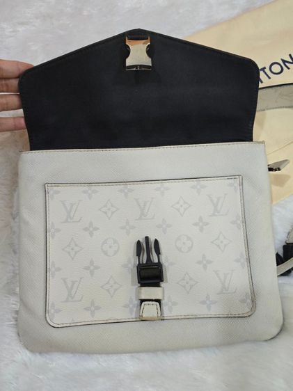 Louis Vuitton White Taigarama Monogram Flap Messenger Bag ปี2020 รูปที่ 10