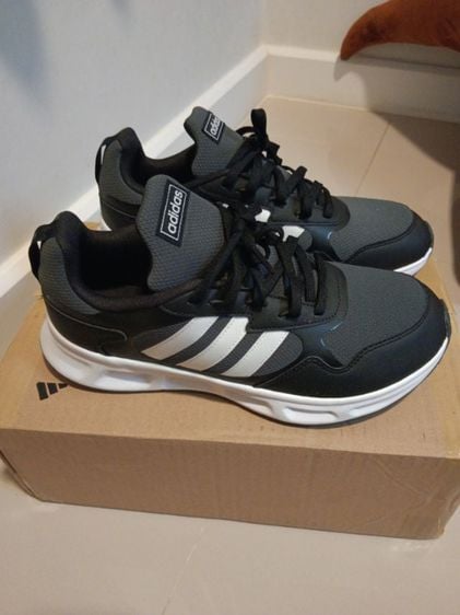 Adidas UK 9 | EU 43 1/3 | US 9.5 ดำ รองเท้าผ้าใบ ใส่แค่ครั้งเดียว