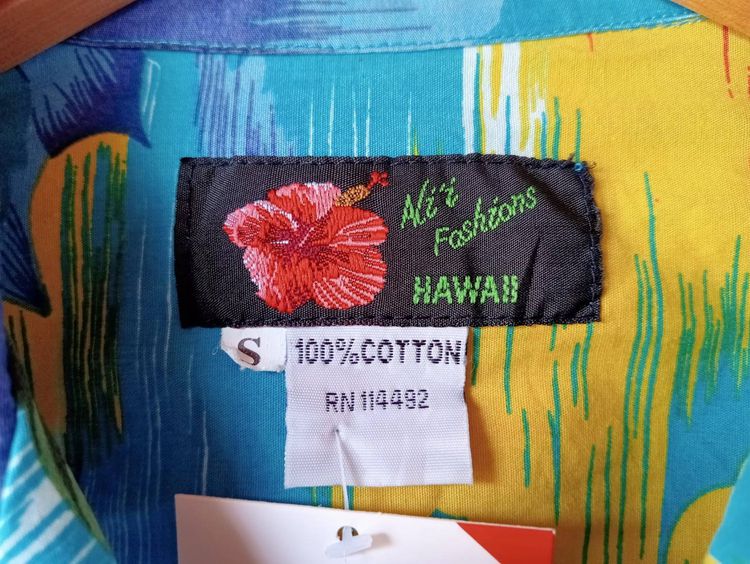 Ali'i fashions  เสื้อฮาวายอเมริกาผ้าcotton สีฟ้า ลายคลื่น ดอกไม้ และต้นมะพร้าว รูปที่ 4