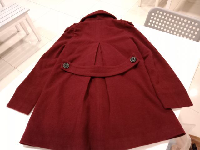 Coat Over เสื้อโค้ทผู้หญิง size S สีแดงเลือดหมู อก 34 ยาว 29 ไหล่กว้าง 13 แขนยาว 21 นิ้ว สภาพดี ใช้งานน้อยครั้ง รูปที่ 9