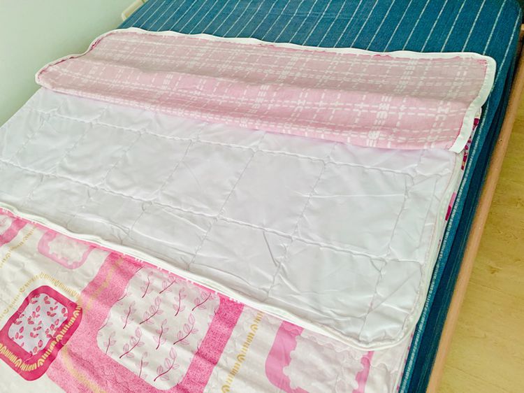 ปลอกคลุมที่นอนปิคนิค ท๊อปเปอร์ ขนาด 3.5ฟุต สีขาวตารางลายดอกวินเทจสีชมพู ยี่ห้อ Angelica มือสองขายตามสภาพ สินค้าญี่ปุ่น-เกาหลีแท้ รูปที่ 11