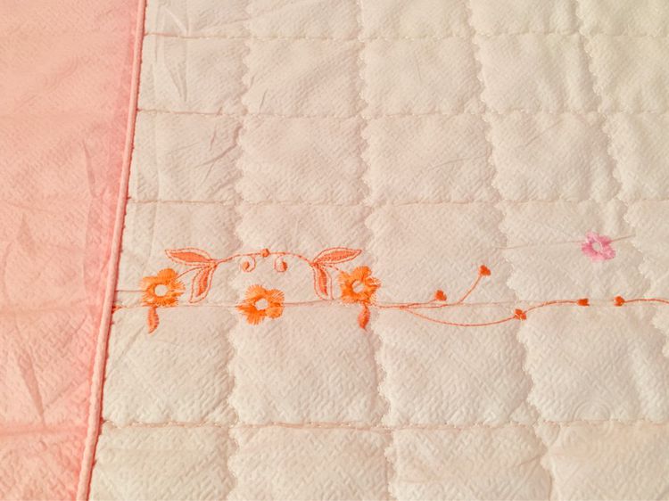 ปลอกคลุมที่นอนปิคนิค ท๊อปเปอร์ ขนาด 3.5ฟุต สีส้มโอรสทูโทนปักลายดอก ด้านบนปักลายแบรนด์ MODE AIRA (ใหม่) รูปที่ 4