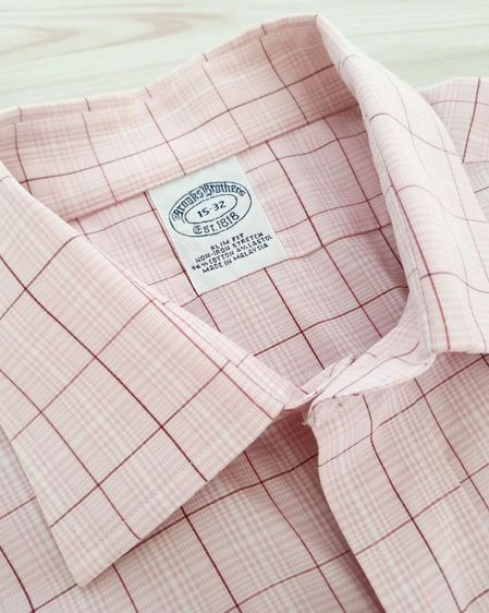 เสื้อเชิ้ต Brooks Brothers ผ้า Polyester 96 Lastol 4  size อก 22" ไหล่ 18.6" แขน 24" ยาว 32"  สีชมพูลายตาราง คอปก ไม่มีตำหนิ รูปที่ 4
