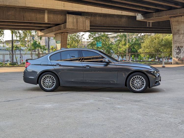 BMW Series 3 2017 320d Sedan ดีเซล ไม่ติดแก๊ส เกียร์อัตโนมัติ เทา รูปที่ 2